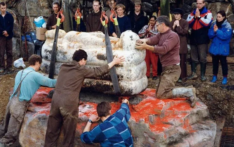 Lowering the murthi of Sri Ranganatha into position